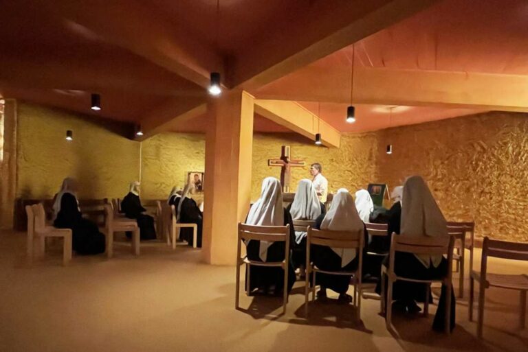Visite de la crypte avec Fr. Francis