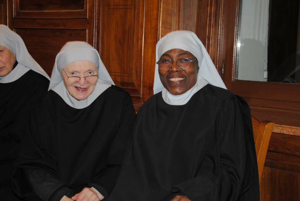A droite Sr. Véronique avec Sr. Dominique
