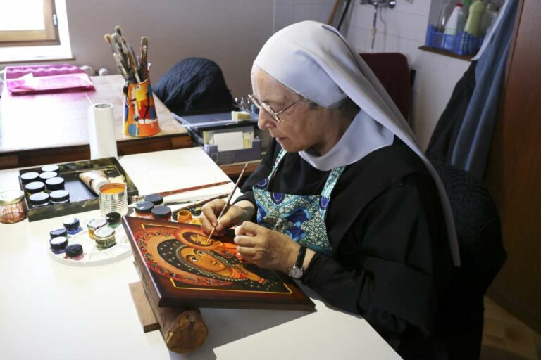 Mère Abbesse création