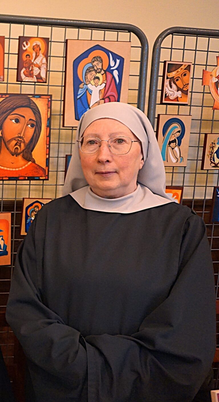 Sr.Marie-Elie Co-gérante-création-gestion